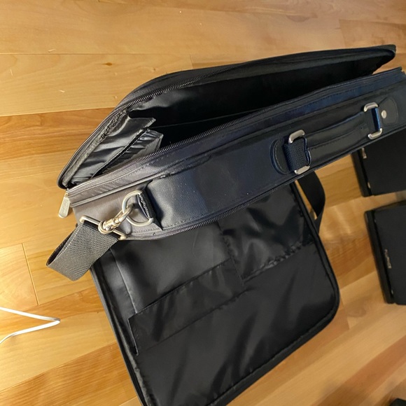 Black Targus Laptop Briefcase Bag CTM-400-70 - Picture 2 of 3